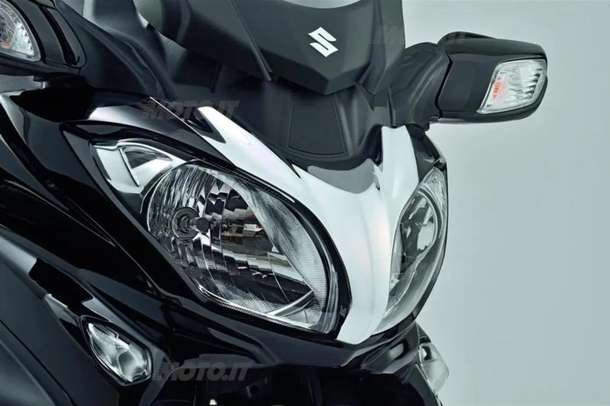 Suzuki presenta la linea accessori dedicata al Burgman 650 (2)