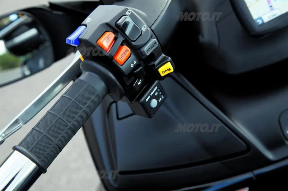 Suzuki presenta la linea accessori dedicata al Burgman 650 (3)