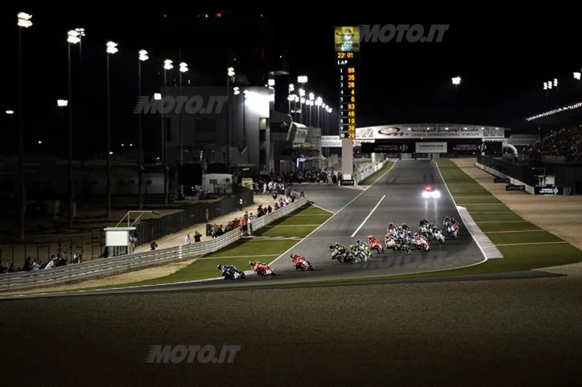 MotoGP. Le foto più spettacolari del GP del Qatar (10)