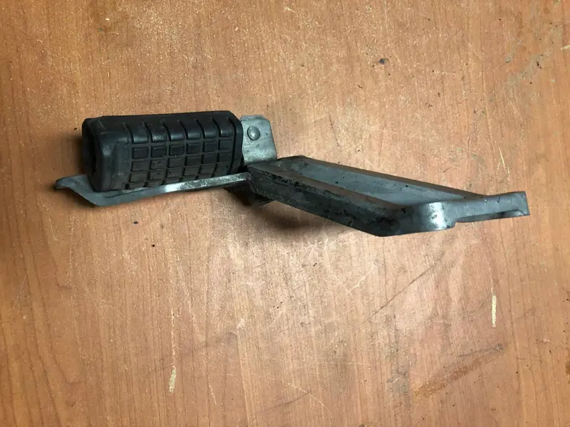 Pedana Posteriore sinistra Aprilia Pegaso 125 (3)