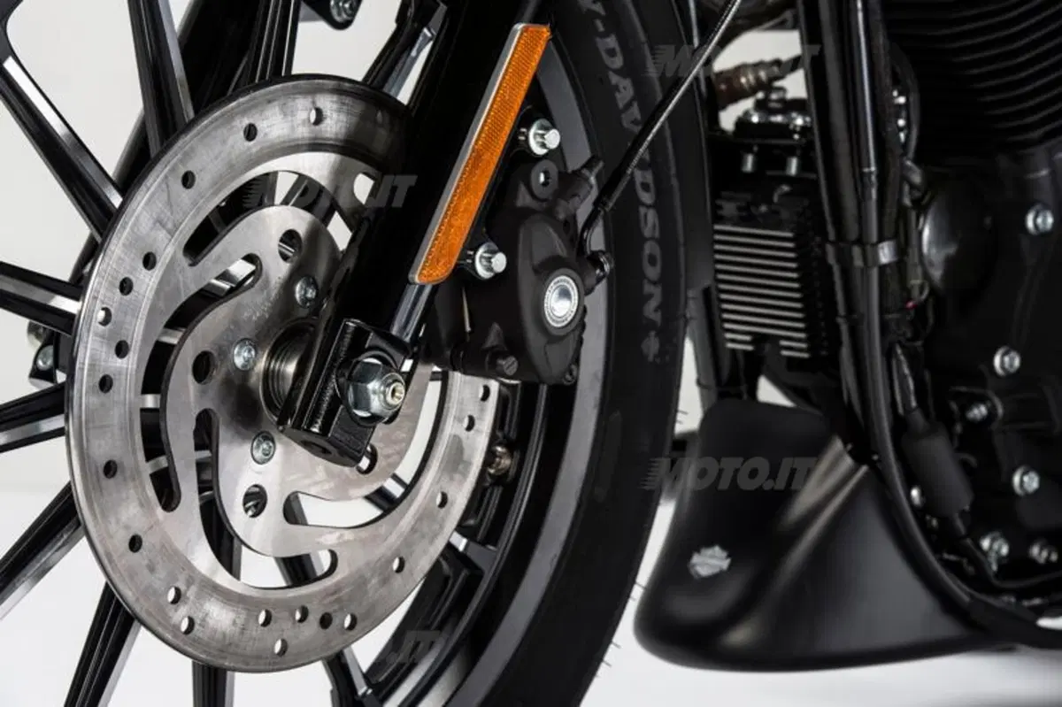 Harley-Davidson Iron 883 Special Edition S, the Black Beauty (12)