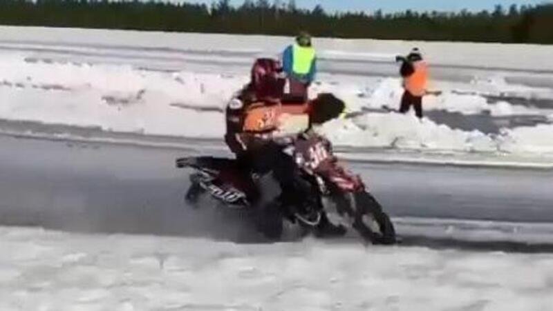 MotoGP. Guai per KTM: Mika Kallio si &egrave; rotto tibia e perone durante una gara sul ghiaccio [VIDEO]