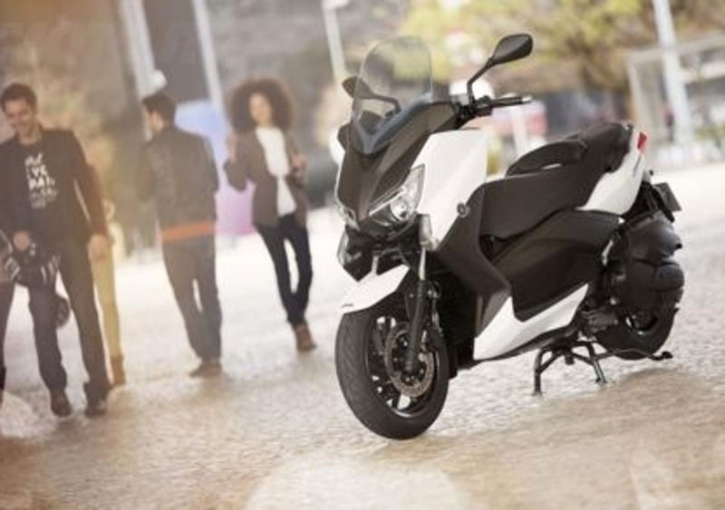 Yamaha X-MAX 400, potenza e compattezza