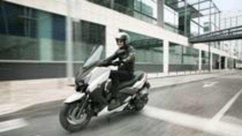 Yamaha X-MAX 400, potenza e compattezza
