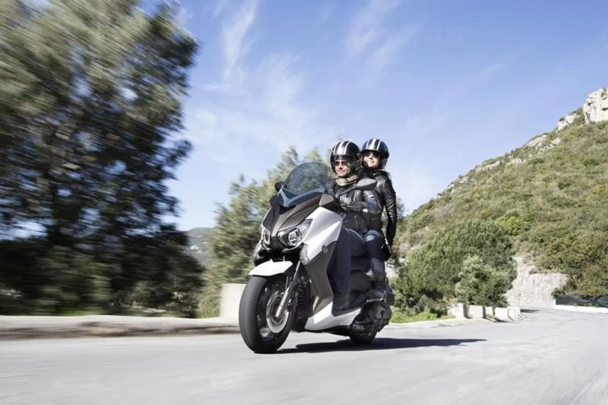 Yamaha X-MAX 400, potenza e compattezza (3)