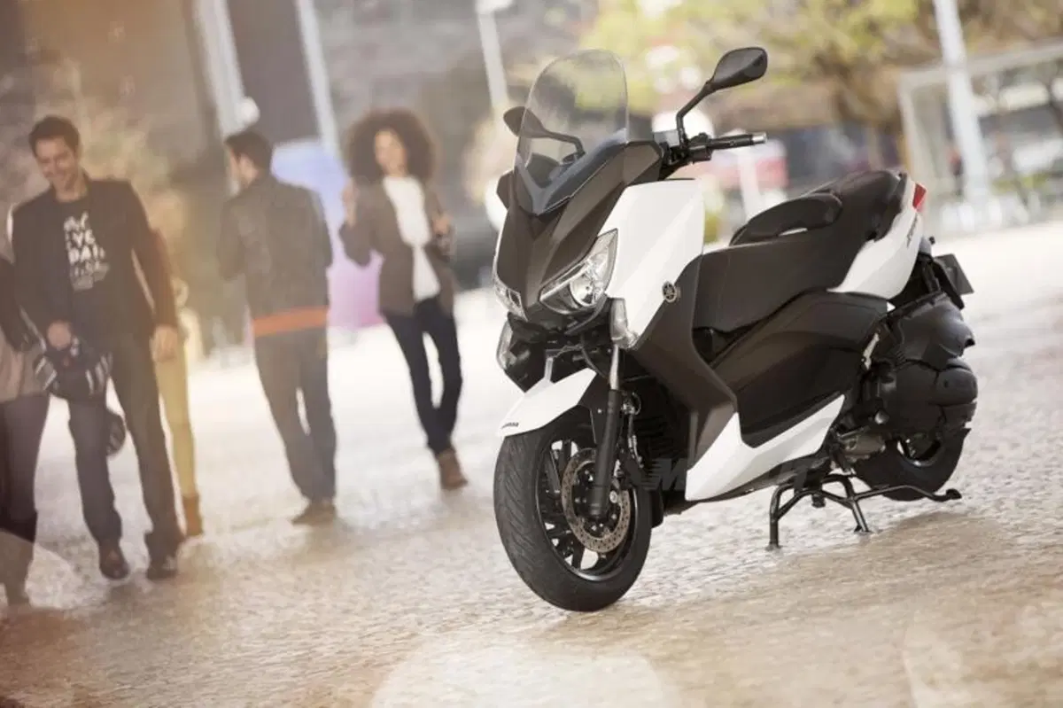 Yamaha X-MAX 400, potenza e compattezza (7)