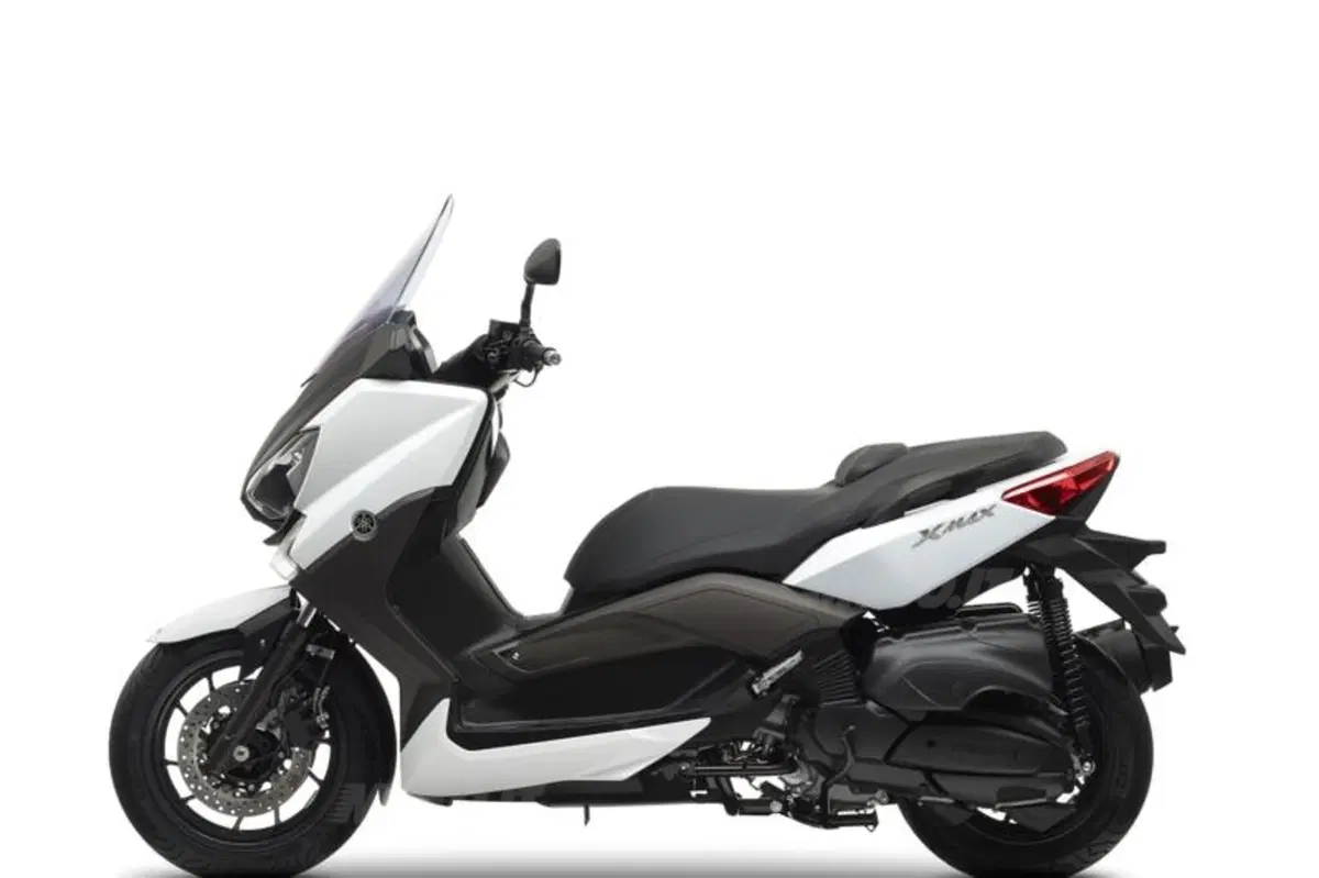 Yamaha X-MAX 400, potenza e compattezza (9)
