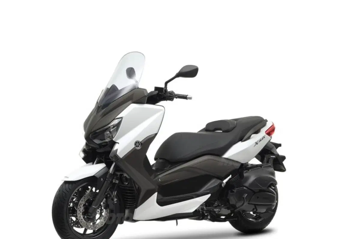 Yamaha X-MAX 400, potenza e compattezza (10)