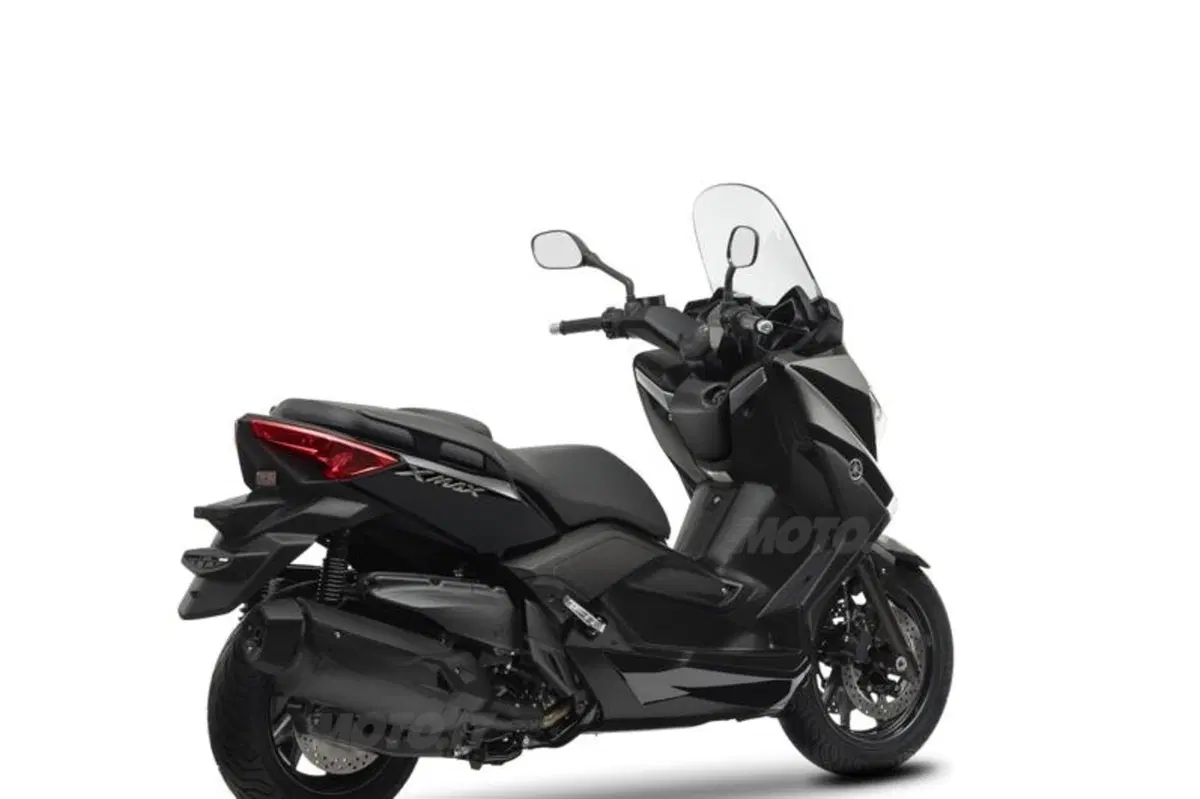 Yamaha X-MAX 400, potenza e compattezza (12)