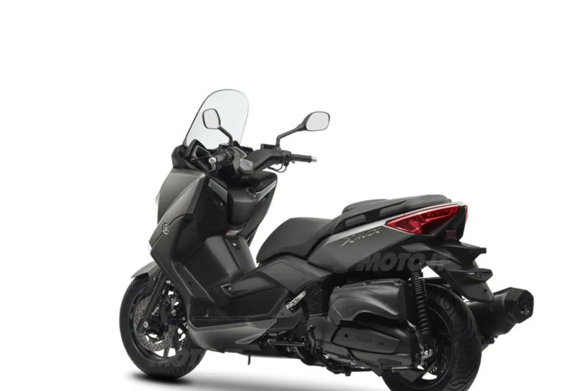 Yamaha X-MAX 400, potenza e compattezza (14)
