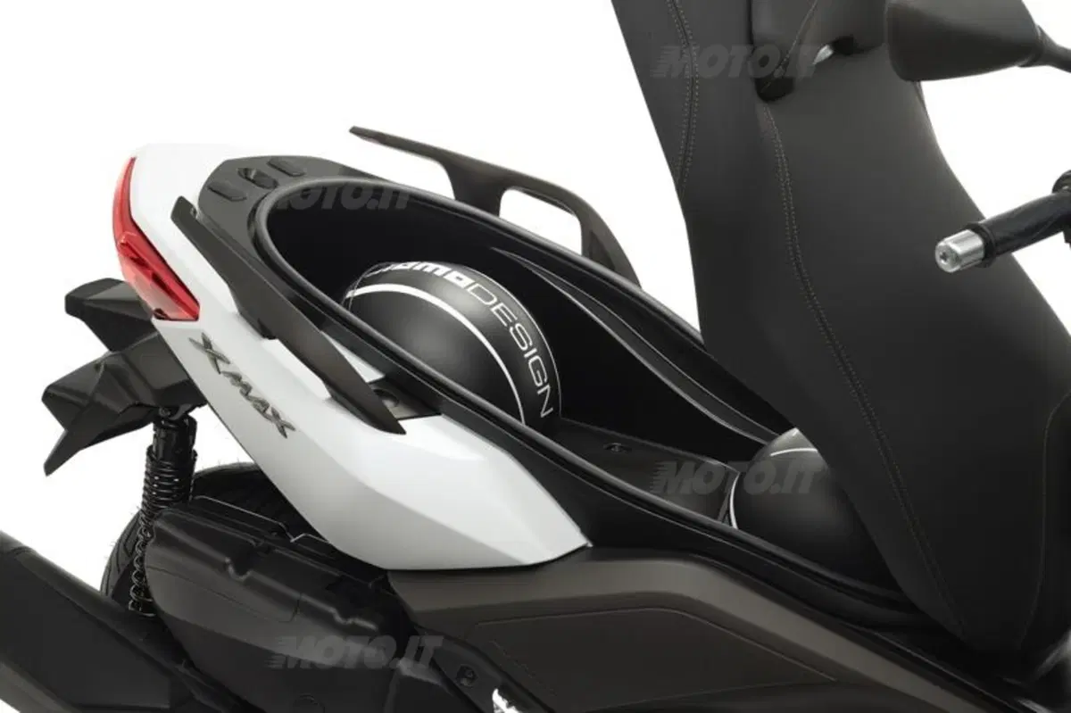 Yamaha X-MAX 400, potenza e compattezza (18)