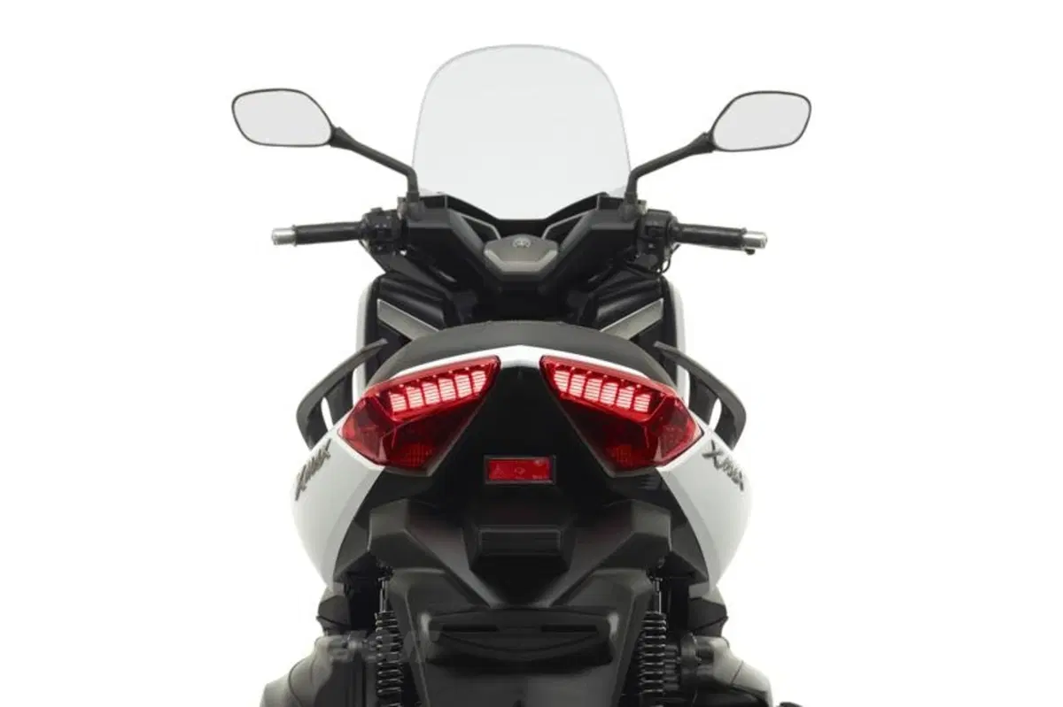 Yamaha X-MAX 400, potenza e compattezza (21)