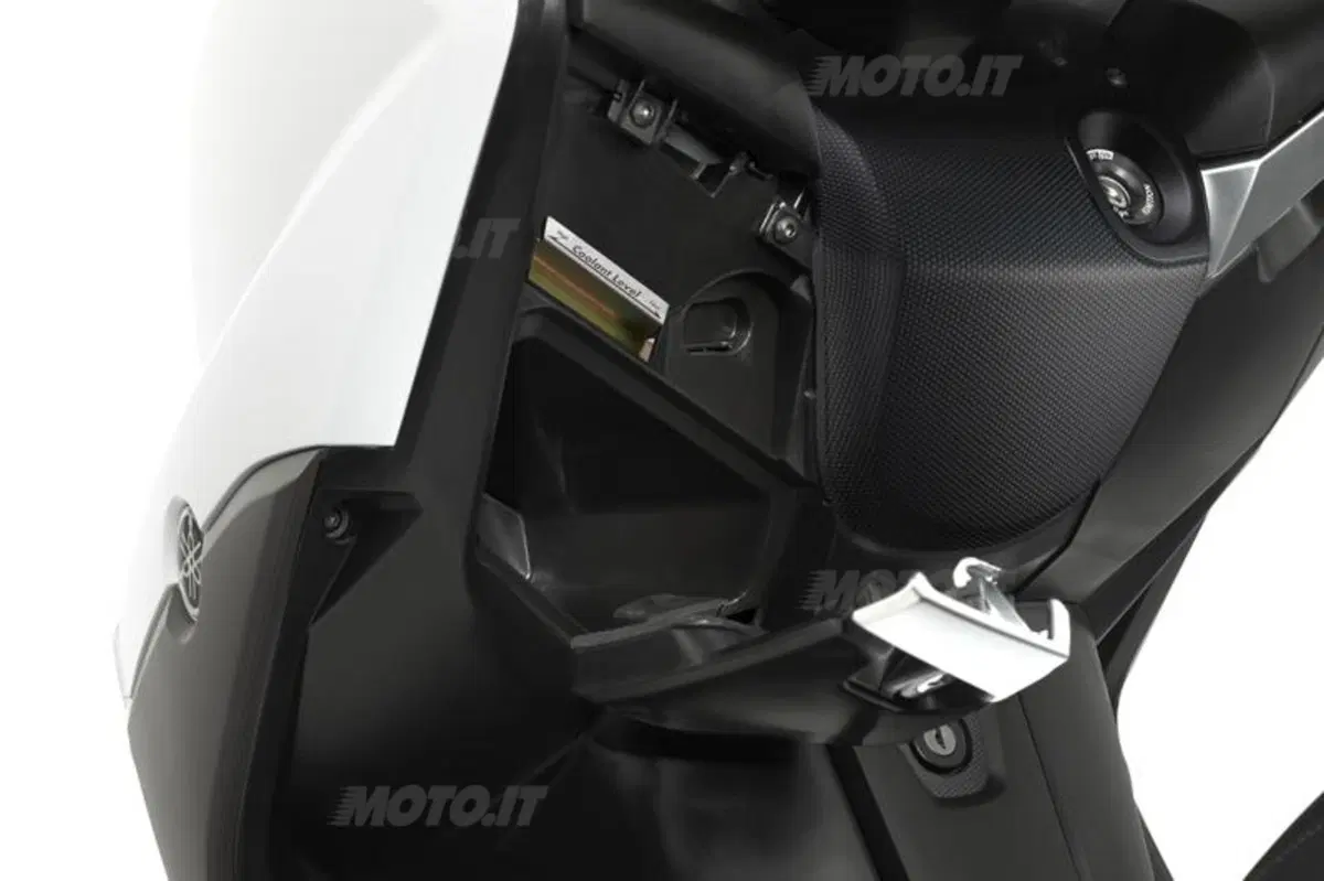 Yamaha X-MAX 400, potenza e compattezza (22)