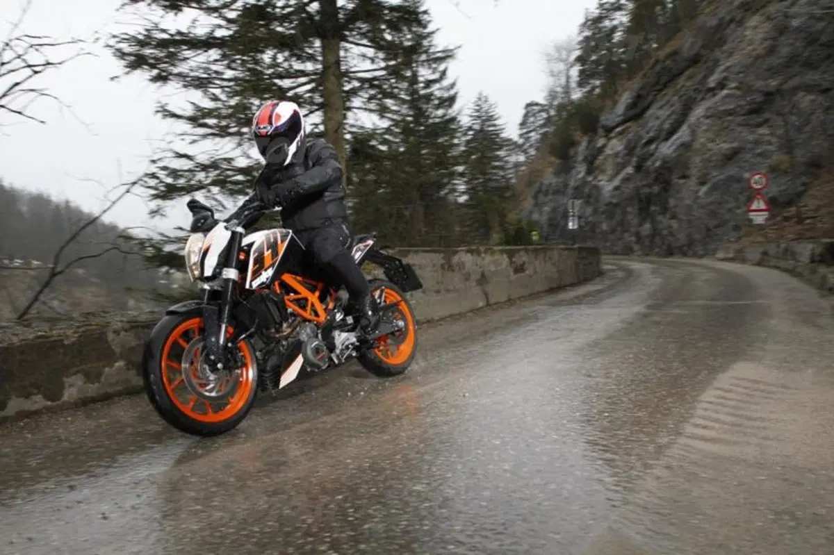 KTM Duke 390  (4)
