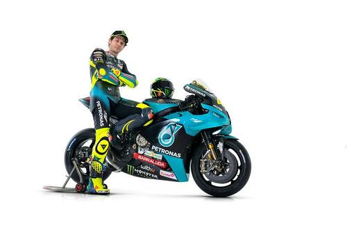 MotoGP. Tutte le foto della Yamaha M1 Petronas SRT di Valentino Rossi [GALLERY] (4)