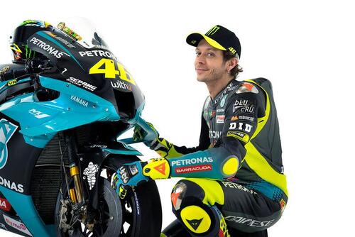 MotoGP. Tutte le foto della Yamaha M1 Petronas SRT di Valentino Rossi [GALLERY] (8)