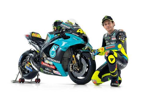 MotoGP. Tutte le foto della Yamaha M1 Petronas SRT di Valentino Rossi [GALLERY] (9)