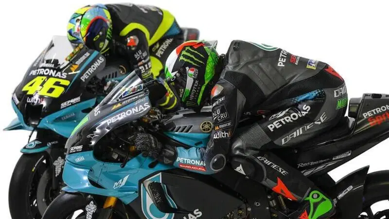 MotoGP. Tutte le foto della Yamaha M1 Petronas SRT di Valentino Rossi [GALLERY]