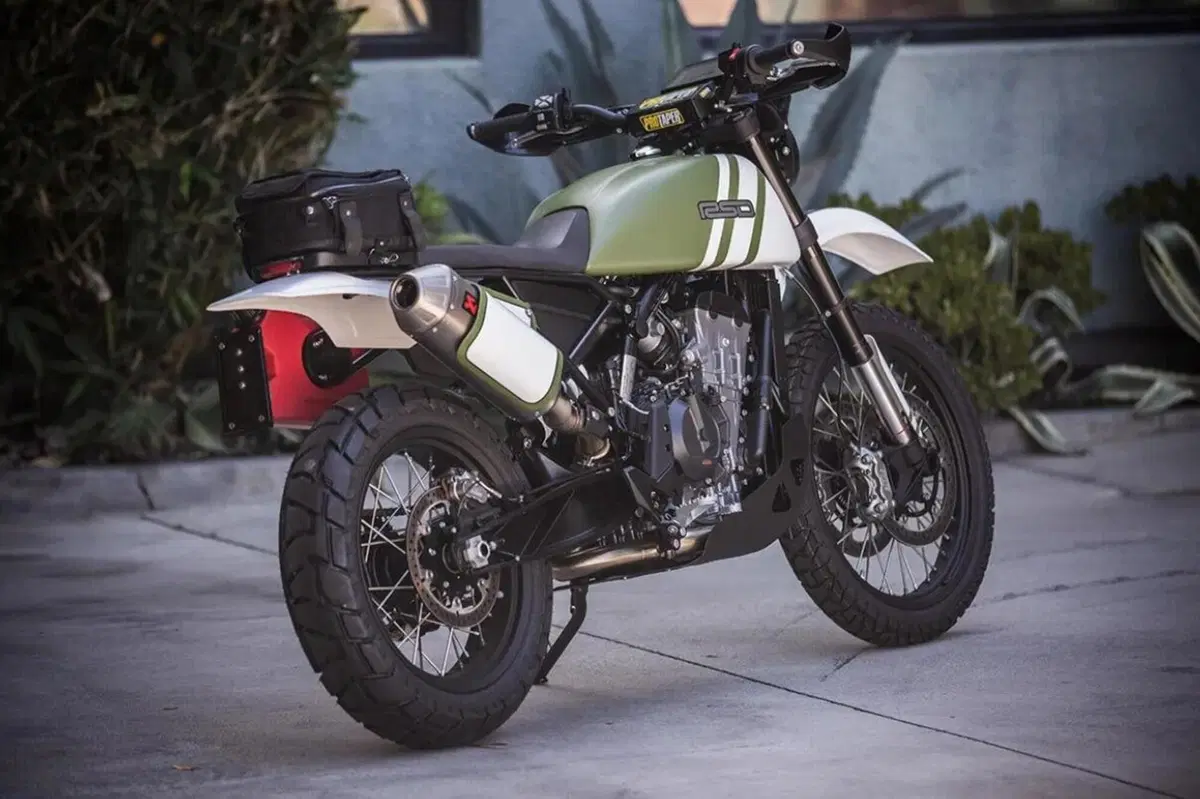 Urban Assault: la KTM Adventure 790 secondo Roland Sands Design (2)