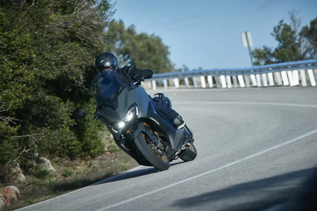 Nuovo Yamaha TMAX 560 e TECH MAX 2020. Settimo cielo (9)