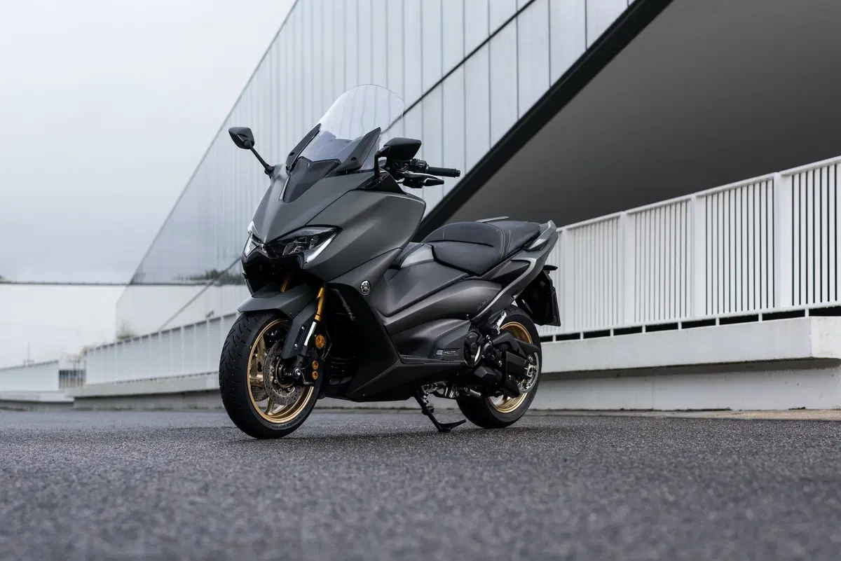Nuovo Yamaha TMAX 560 e TECH MAX 2020. Settimo cielo (10)