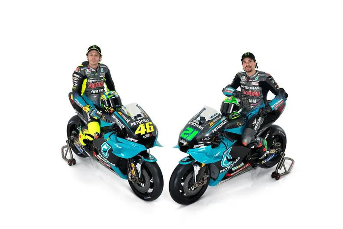 Tutte le foto del lancio del Team Yamaha Petronas SRT di Rossi e Morbidelli [Gallery] (2)