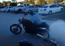 Harley Davidson fail: come sfasciarne due con un solo burnout [VIDEO]