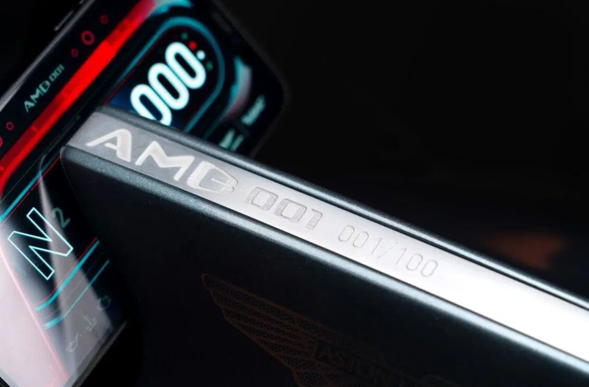Aston Martin AMB 001: test in pista per la turbo da 108.000 euro (6)