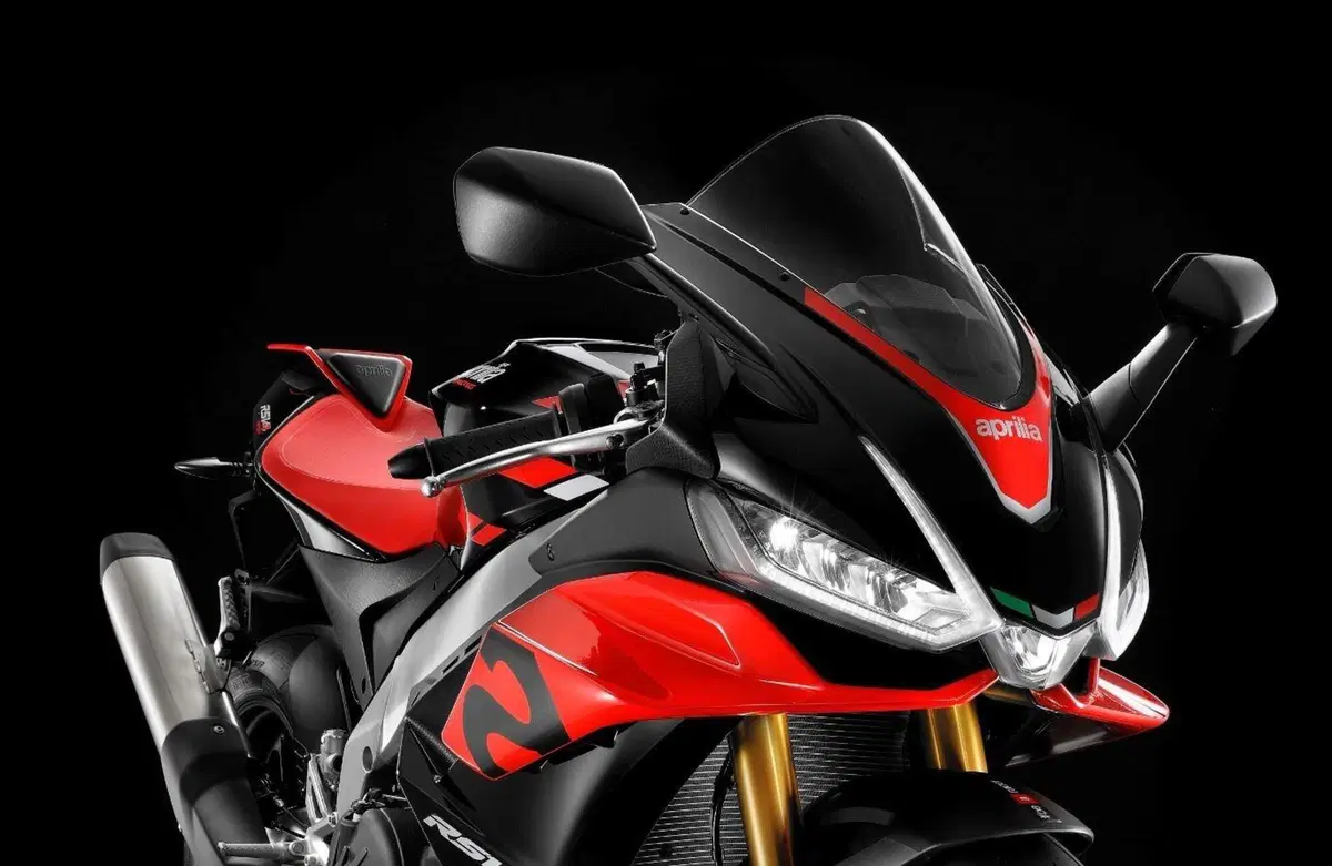 Aprilia RSV4 e RSV4 Factory 2021. Foto, prezzi e disponibilità (8)