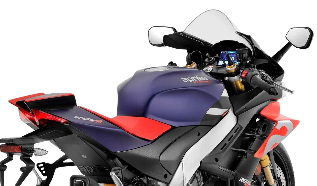 Aprilia RSV4 e RSV4 Factory 2021. Foto, prezzi e disponibilità (5)