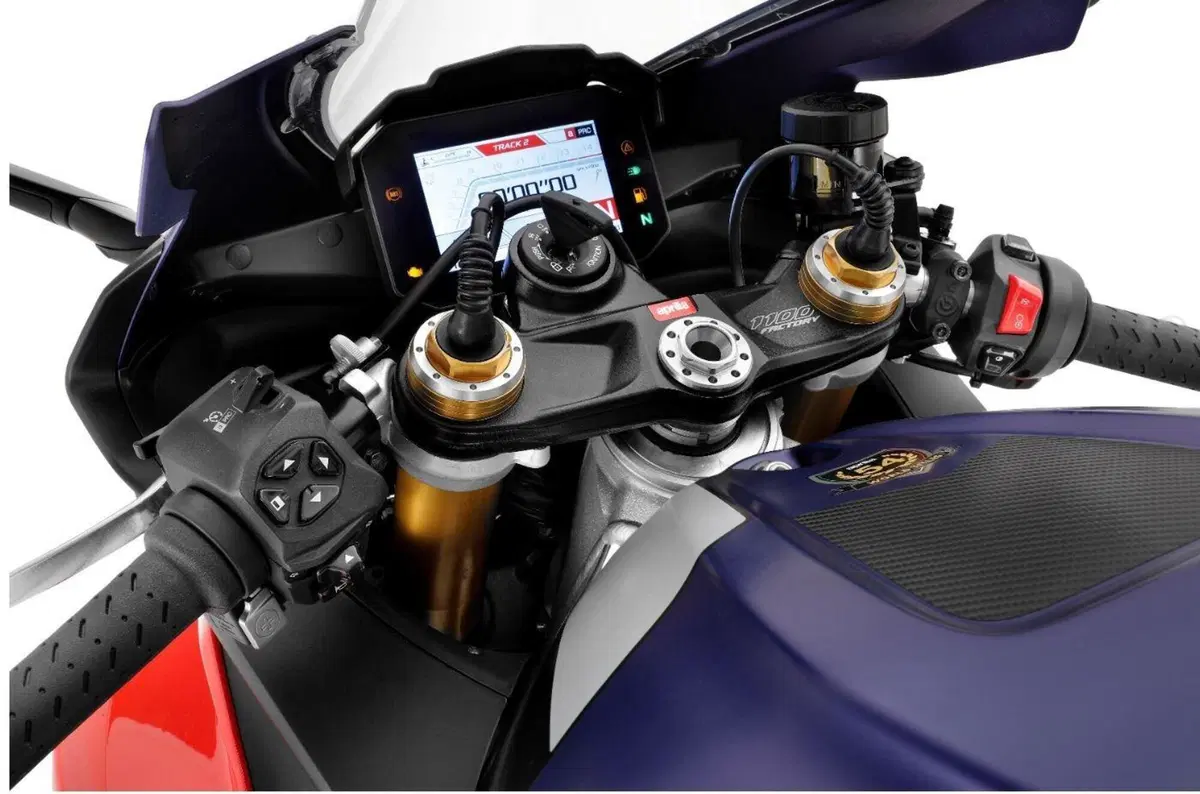 Aprilia RSV4 e RSV4 Factory 2021. Foto, prezzi e disponibilità