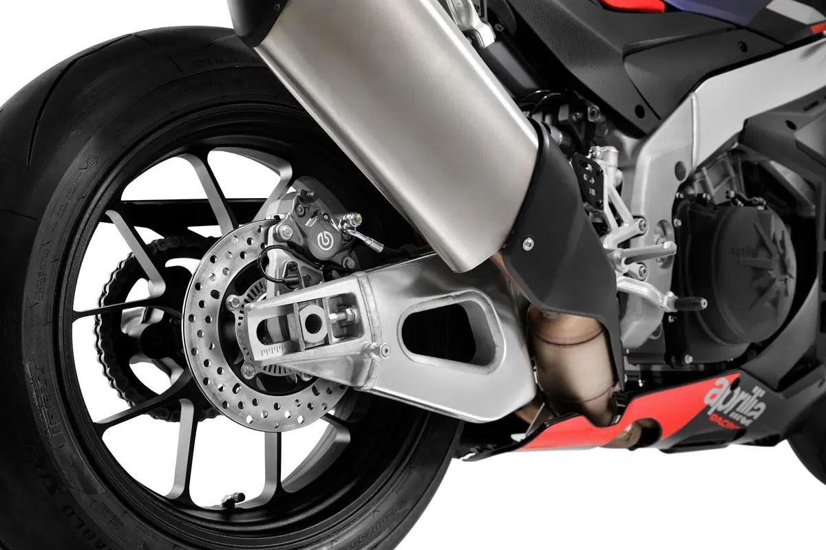 Aprilia RSV4 e RSV4 Factory 2021. Foto, prezzi e disponibilità (10)