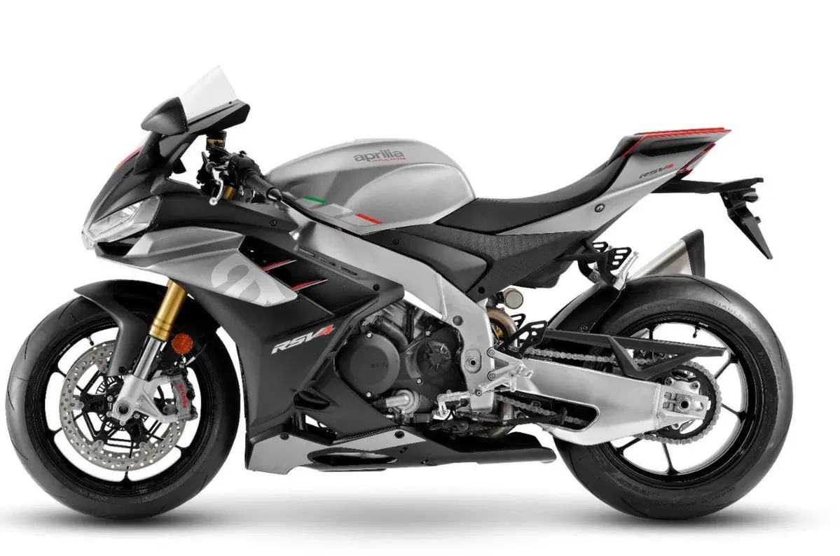 Aprilia RSV4 e RSV4 Factory 2021. Foto, prezzi e disponibilità (2)