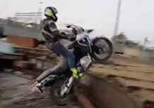 Moto fun: il limite della BMW GS, a volte, è il giessista [VIDEO]