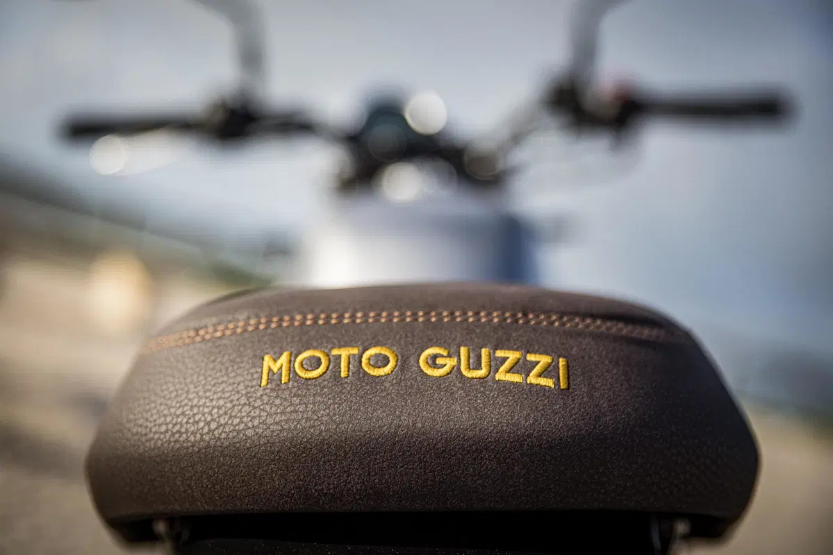 Livrea Centenario per le Moto Guzzi V85TT, V7 e V9 serie speciale (8)