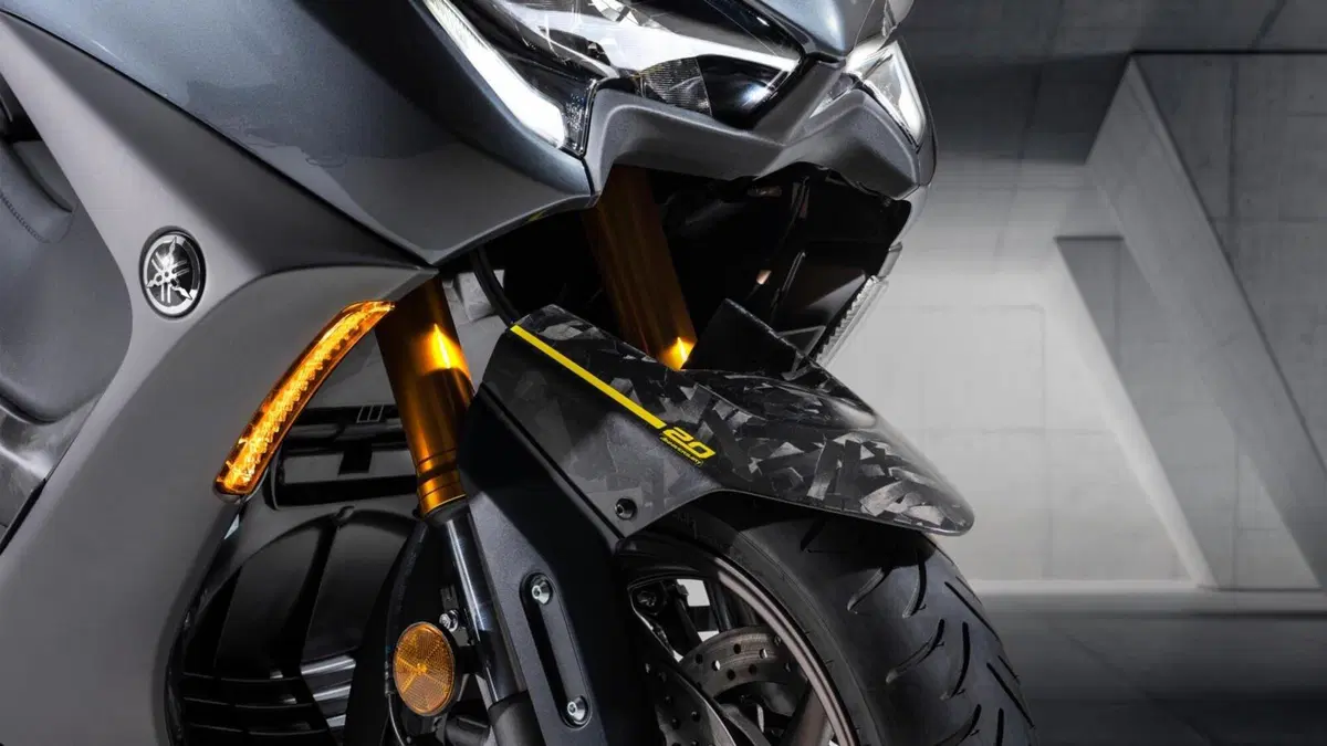 Yamaha TMAX 20th anniversary: ecco l'edizione speciale (3)
