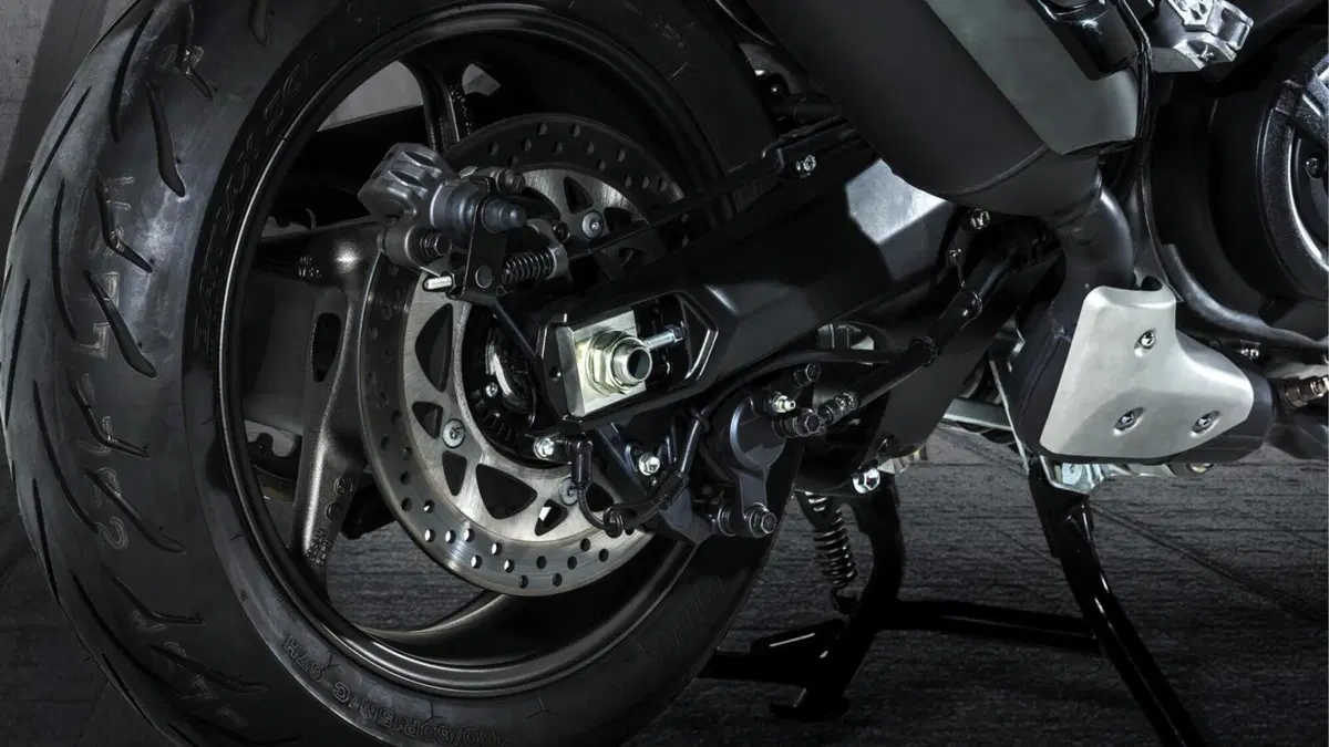 Yamaha TMAX 20th anniversary: ecco l'edizione speciale (7)