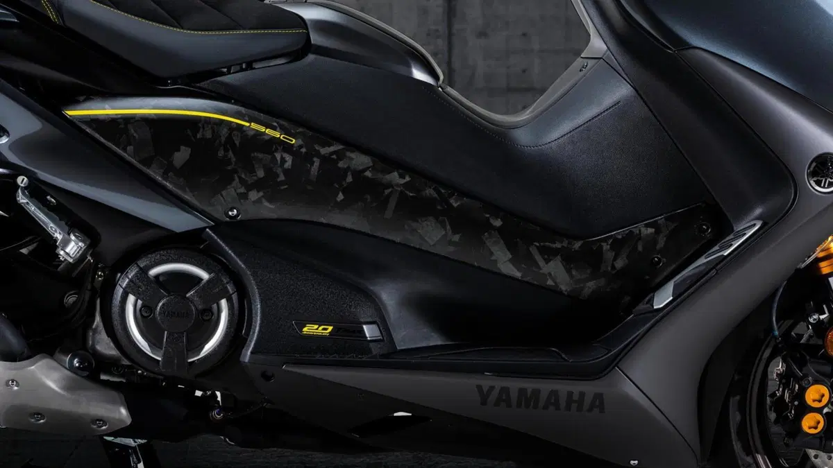 Yamaha TMAX 20th anniversary: ecco l'edizione speciale (8)