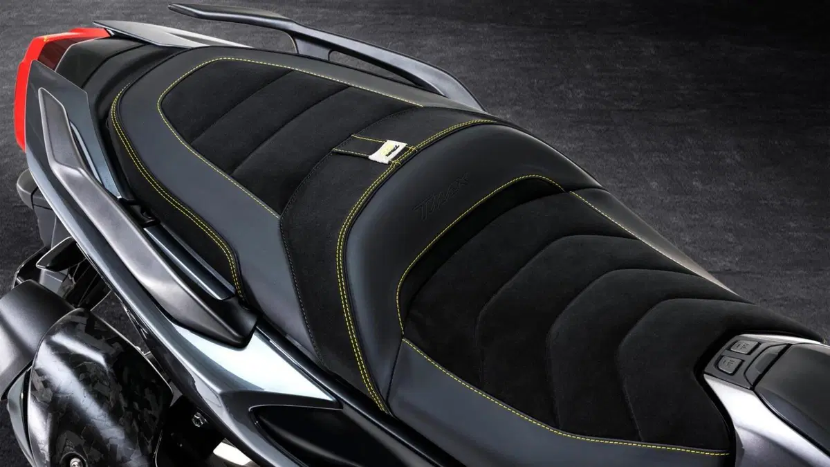 Yamaha TMAX 20th anniversary: ecco l'edizione speciale (21)