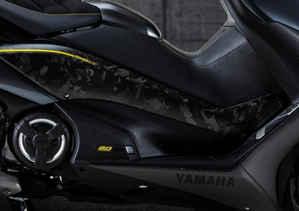 Yamaha T-Max 560 20° anniversario (2021) (4)