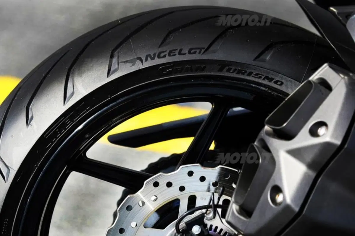 Pirelli Angel GT. Per turismo e per sport (20)