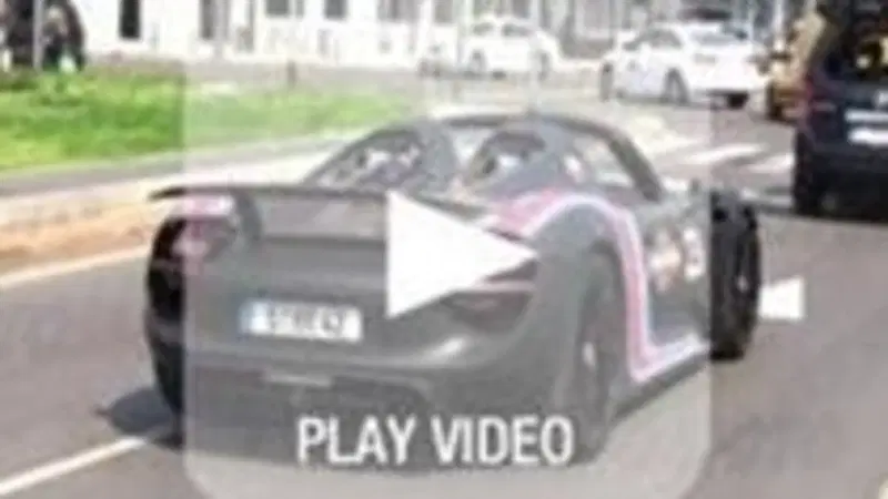 La prova Scooter si trasforma in Spy-Der Porsche 918