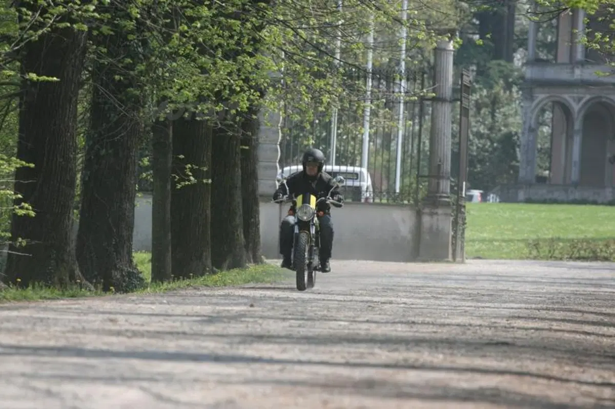 Borile B450 Scrambler (3)