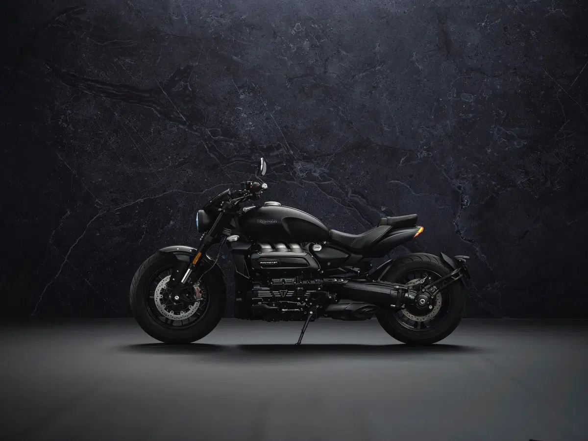 Triumph Rocket 3R Black (4)