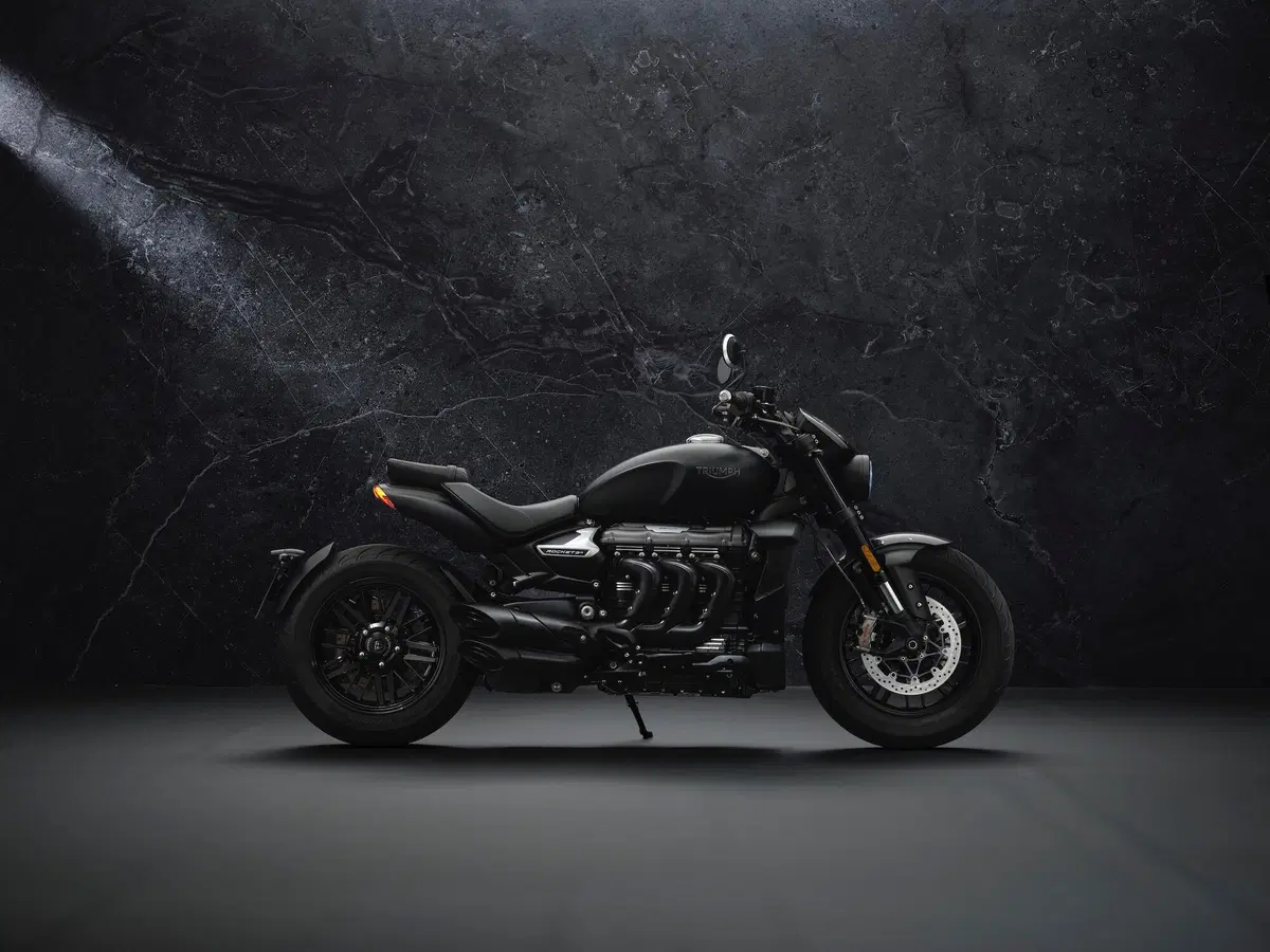 Triumph Rocket 3R Black (5)