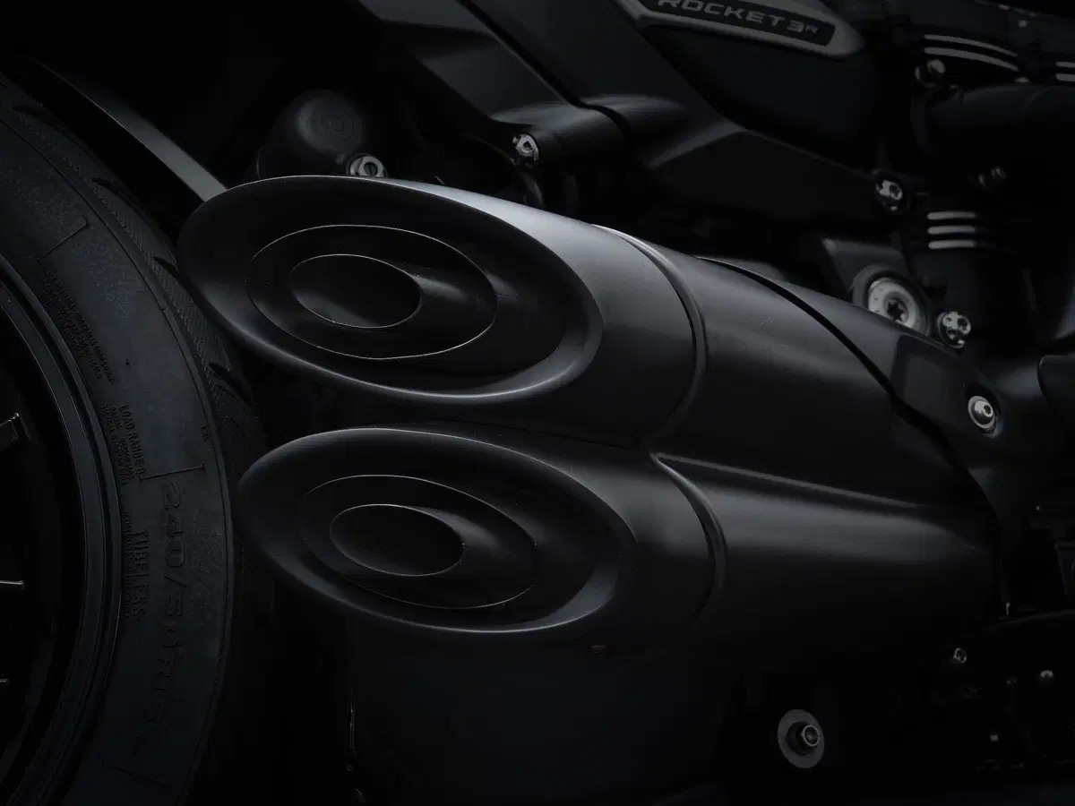 Triumph Rocket 3R Black (9)