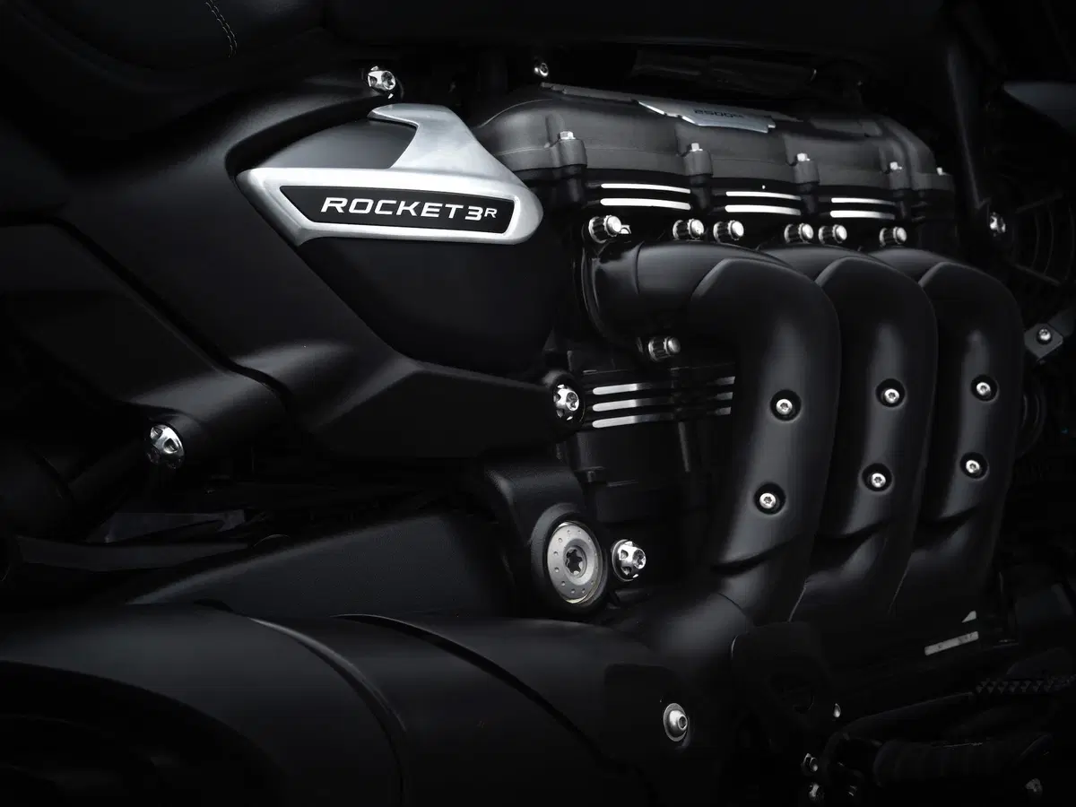 Triumph Rocket 3R Black (13)