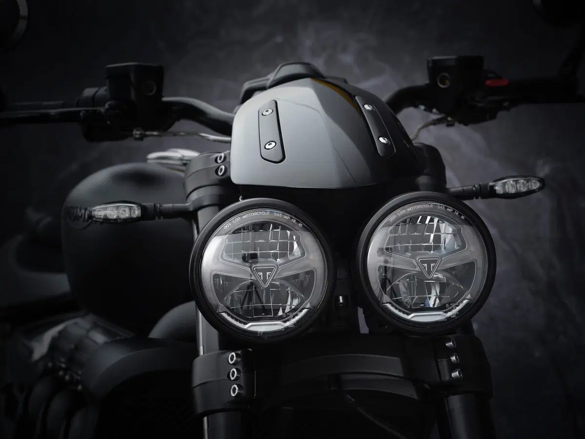 Triumph Rocket 3R Black (12)