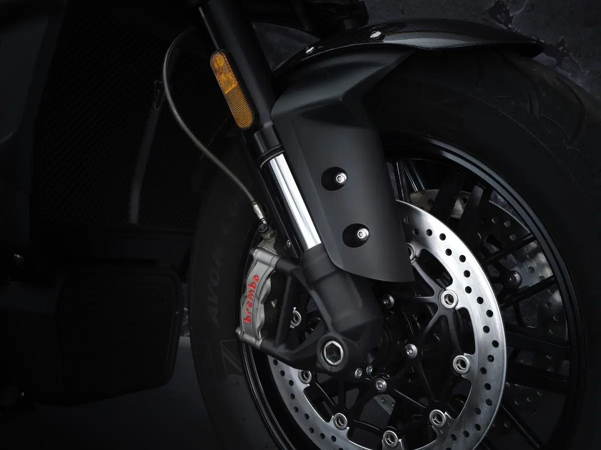 Triumph Rocket 3R Black (14)