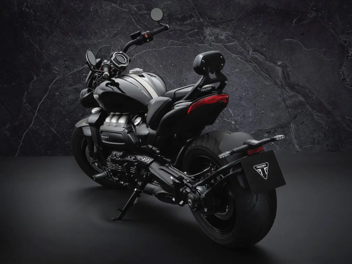 Triumph Rocket 3GT Triple black (2)